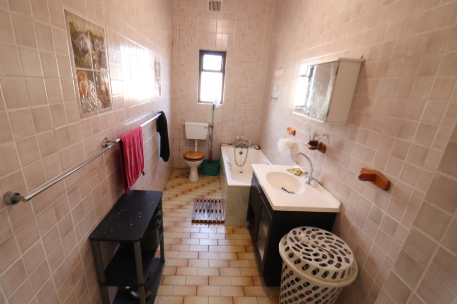 5 Bedroom Property for Sale in Churchill Estate Western Cape